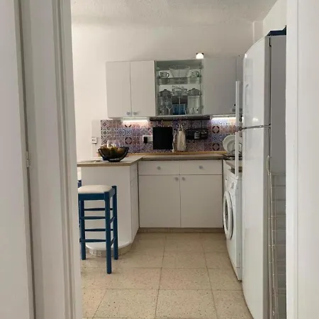 Romy's Cozy One Bedroom Apt * לרנקה